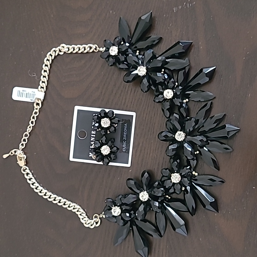 Melanie lyne floral necklace and earring set